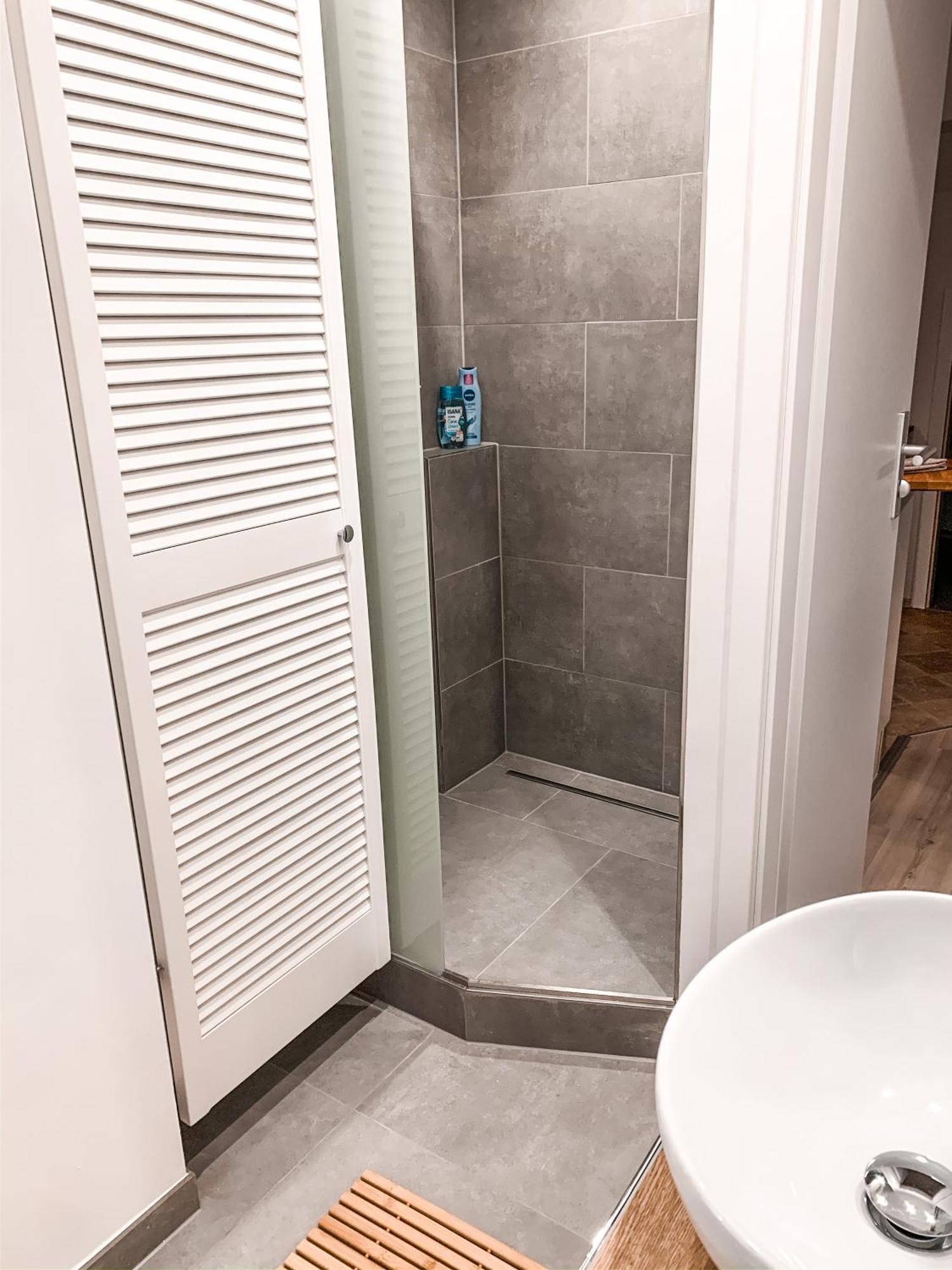 Stilvolle Dachgeschosswohnung In Duesternbrook Kiel Exteriér fotografie